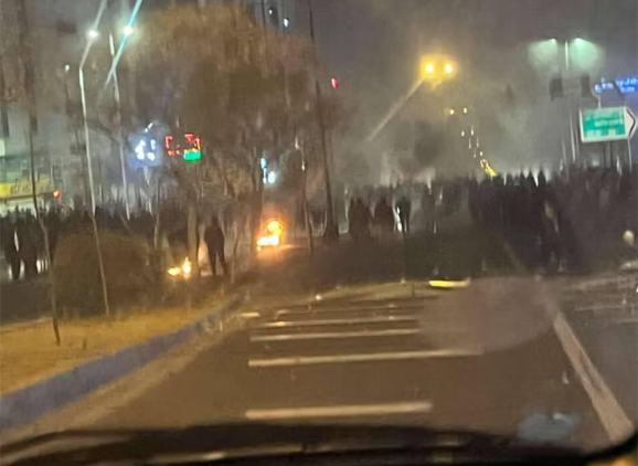 İran’ın son şahının oğlu: ‘’Yardım yolda’’