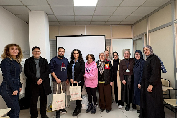 İzmit’te Engelsiz Ebeveyn Akademisi’nde dijital farkındalık eğitimi verildi