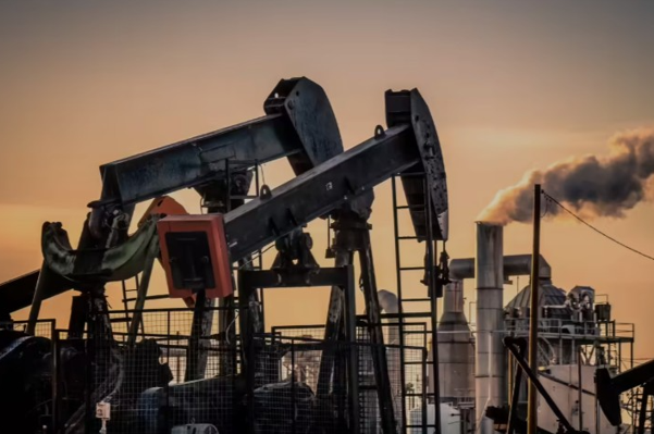 Petrol fiyatları, Venezuela ile ilgili gerginliğin tırmanmasına karşın düştü