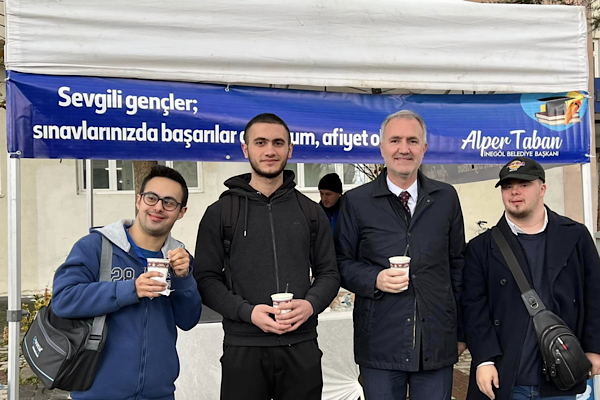 İnegöl’de öğrencilere ücretsiz çorba ikramı