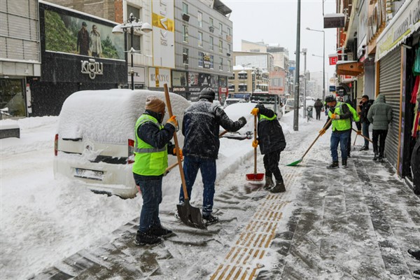 Van’da karla mücadele çalışmaları süürüyor