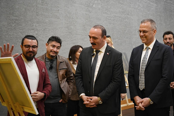 Konyaaltı’nda yapay zeka destekli sergi açıldı