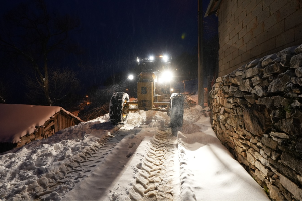 Balıkesir’de karla mücadele çalışmaları devam ediyor