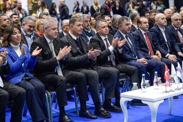 Başkan Tugay: Modanın geleceğini İzmir’den inşa ediyoruz