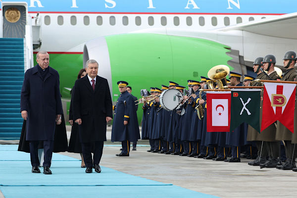 Erdoğan, Özbekistan Cumhurbaşkanı Mirziyoyev ile bir araya geldi