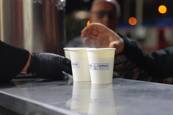 Konak Belediyesi’nden sıcak çorba ikramı