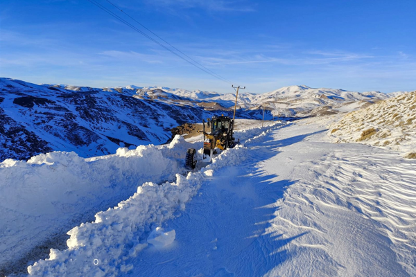 Van’da 537 yerleşim yerinin yolu ulaşıma açıldı