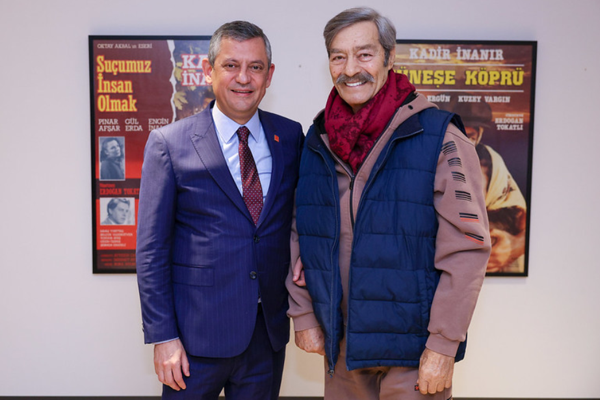 CHP Genel Başkanı Özel, Kadir İnanır’ı ziyaret etti