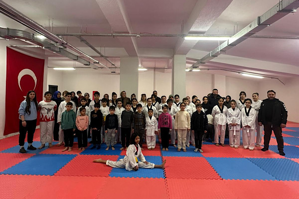 Van Büyükşehir Belediyespor’da taekwondo kuşak sınavı heyecanı yaşandı