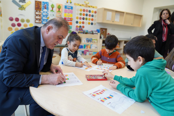 Aslan, Örnektepe Yuvamız İstanbul Çocuk Etkinlik Merkezi’ni ziyaret etti