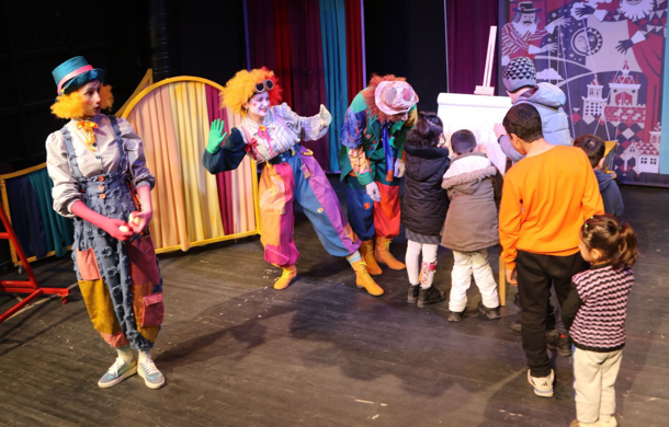 Büyükşehir, özel gereksinimli bireyleri devlet tiyatrosunda sanatla buluşturdu