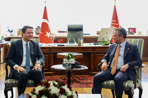 Arıkan, CHP Genel Başkanı Özel’i ziyaret etti