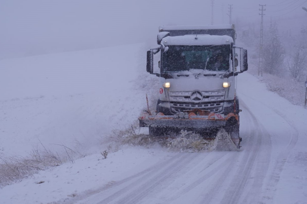 Keçiören’nde karla mücadelede çalışmaları