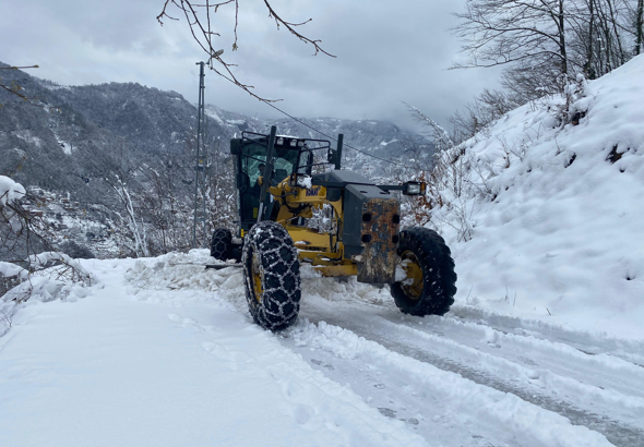 Trabzon’da karla mücadele çalışmaları devam ediyor