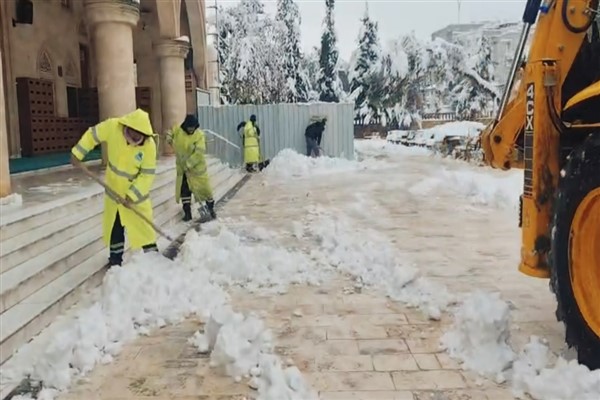 Eyyübiye’de camiler ve yollar kardan temizlendi
