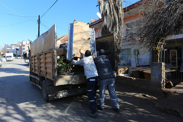Kepez’de ihtiyaç sahibi vatandaşın evi baştan sona yenilendi
