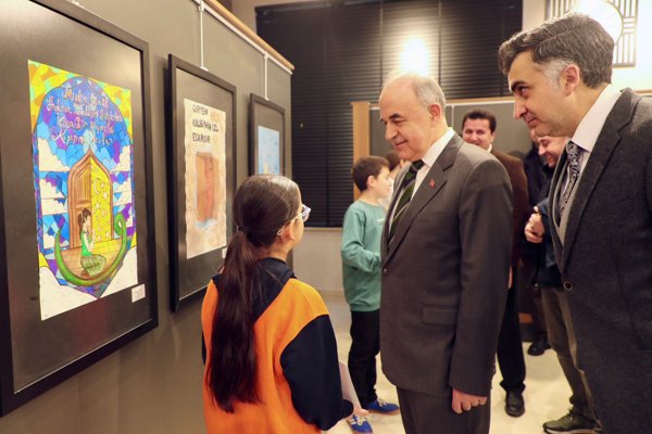Vali Erol, afiş tasarım yarışmasının ödül törenine katıldı