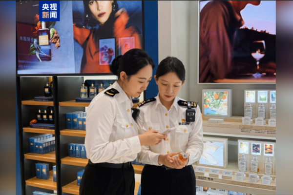 Hainan Adası’nda gümrüksüz alışveriş hacmi 10 milyar yuanı aştı