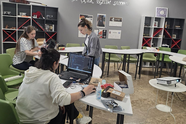 İzmir’de gençler için ücretsiz kodlama eğitimi başlıyor