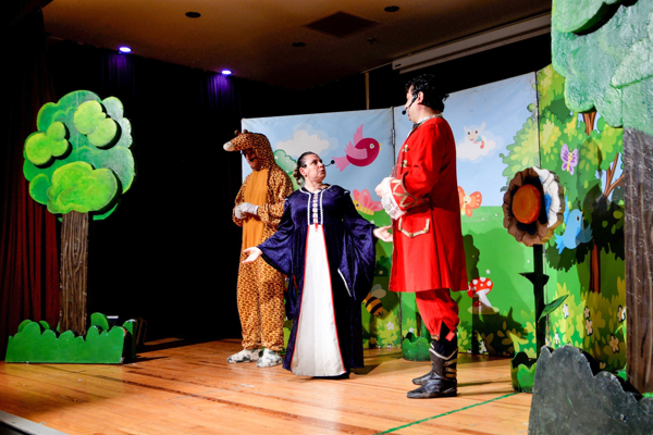 Bornova’da “Mutluluk Ormanı” oyunu sahnelendi