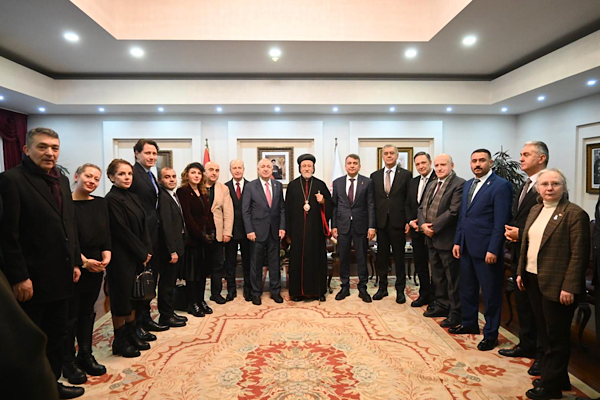 Özdağ, Cumhuriyet Gazetesi ve Süryani Kilisesi’ni ziyaret etti