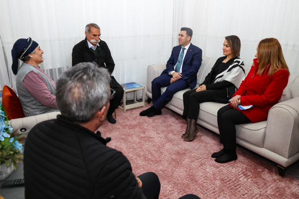 Vali Aygöl’den üç kuşağı buluşturan aileye ziyaret