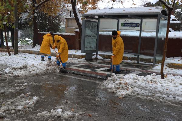 Haliliye’de karla mücadele çalışmaları