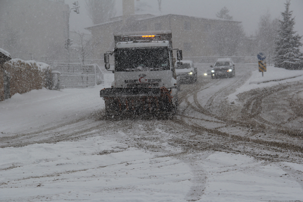 Bayburt’ta  karla mücadele çalışmaları sürdürülüyor