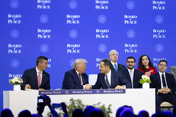 Al-Thani, Barış Kurulu’na katılım belgesini imzaladı