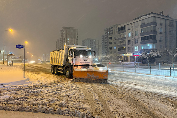 Gaziantep’te karla mücadele çalışmaları yürütüldü