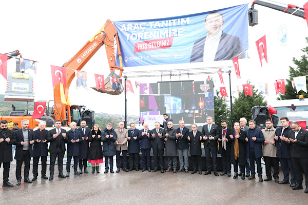 Derince’de 22 ayda hizmete alınan 22 yeni aracın tanıtımı yapıldı