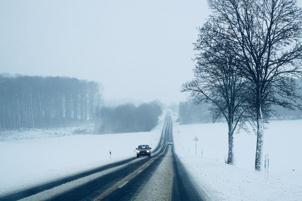 Gürün-Pınarbaşı yolu yoğun kar ve tipi nedeniyle trafiğe kapatıldı