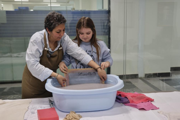 Elekte Kağıt Yapım Workshop’u düzenlendi