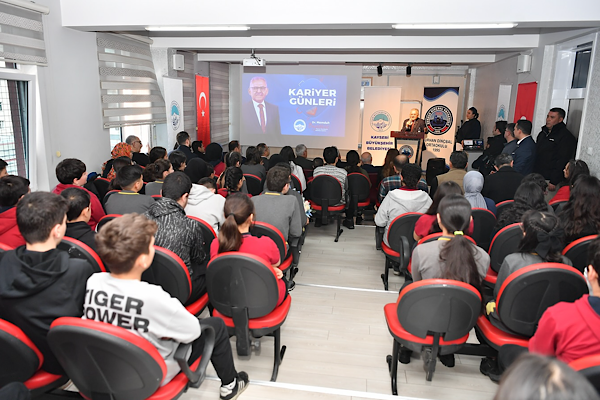 Başkan Büyükkılıç öğrencilerle buluştu