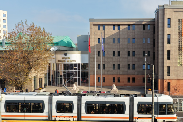 Eskişehir Büyükşehir Belediyesi bütçe fazlası verdi