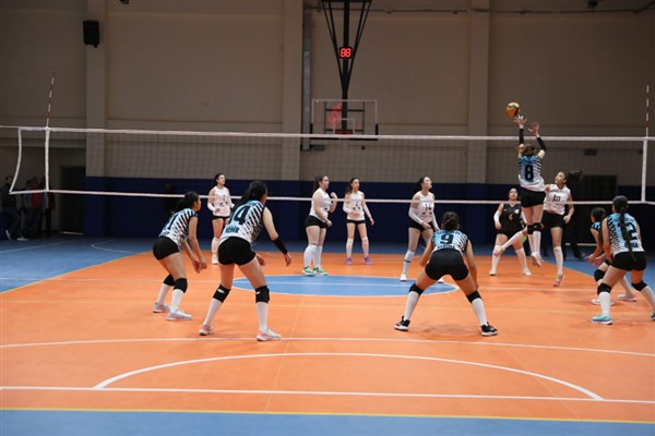 Haliliye Belediyespor Yıldız Kızlar voleybolda il şampiyonu oldu