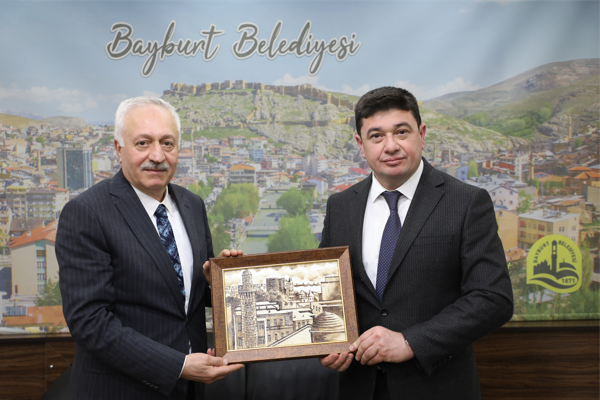 Azerbaycan Kars Başkonsolosu Aliyev’den Bayburt Belediyesi’ne ziyaret