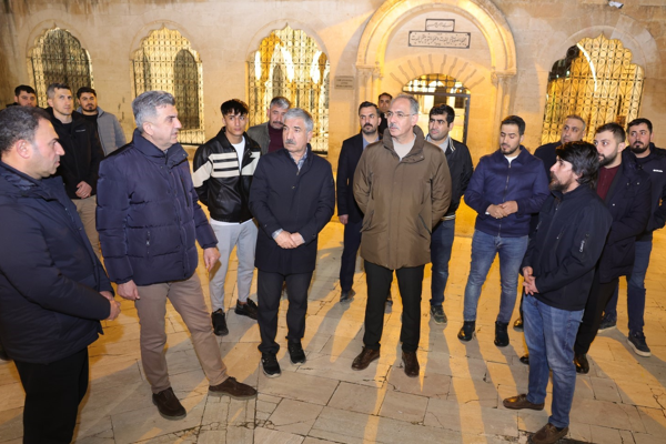 Başkan Kuş, Balıklıgöl ve çevresinde devam eden aydınlatma çalışmalarını inceledi