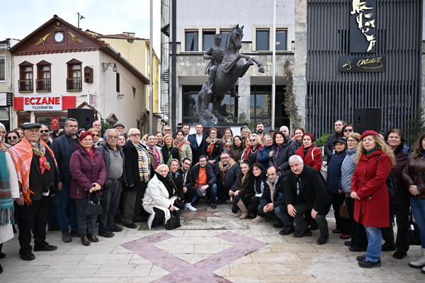 Başkan Akın, “Sındırgı Esnafına Destek Alışverişi” etkinliğine katıldı
