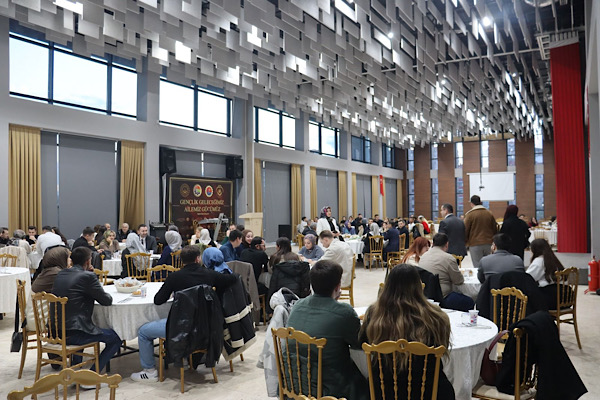 Karabük’te çiftler akşam yemeğinde bir araya geldi