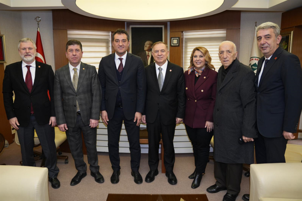 CHP Genel Başkan Yardımcısı Zeybek’ten Giresun Belediyesi’ne ziyaret