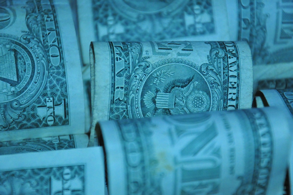 Dolar endeksi Fed beklentilerinde değişiklikle 97,5’te işlem gördü