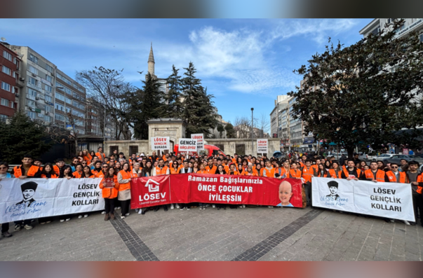 LÖSEV, iyileşmiş gençleri ile İstanbul’da kamuoyu bilinçlendirme çalışması gerçekleştirdi