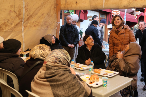 Sivrihisar Hükümet Meydanı’naiftar programı gerçekleştirildi