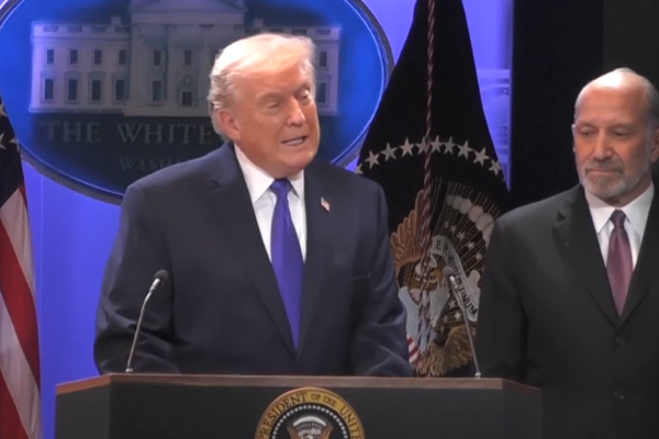 Trump yeni bir yüzde 10’luk küresel gümrük vergisi getirdi