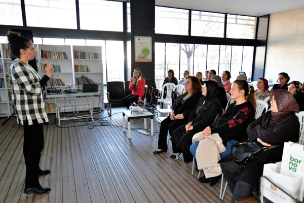 Bornova’da kadınlara yönelik sağlıklı beslenme ve gıda güvenliği eğitimleri düzenledi