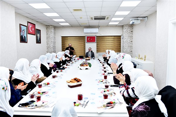 Derekızıklı kadınlardan Kestel Belediyesi’ne ziyaret