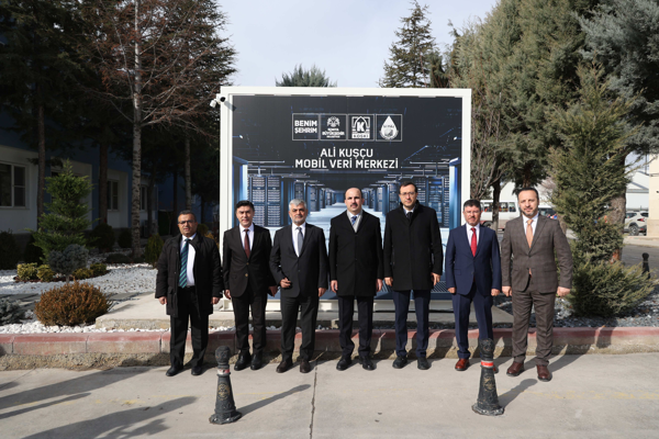 Başkan Altay, KOSKİ Mobil Veri Merkezi’ni inceledi