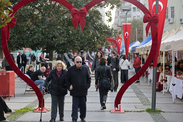 Konak’ta Sevgililer Günü El Emeği Kermesi başladı