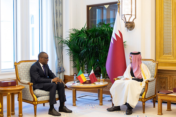Al-Thani, Benin Cumhuriyeti Dışişleri Bakanı Bakari ile görüştü